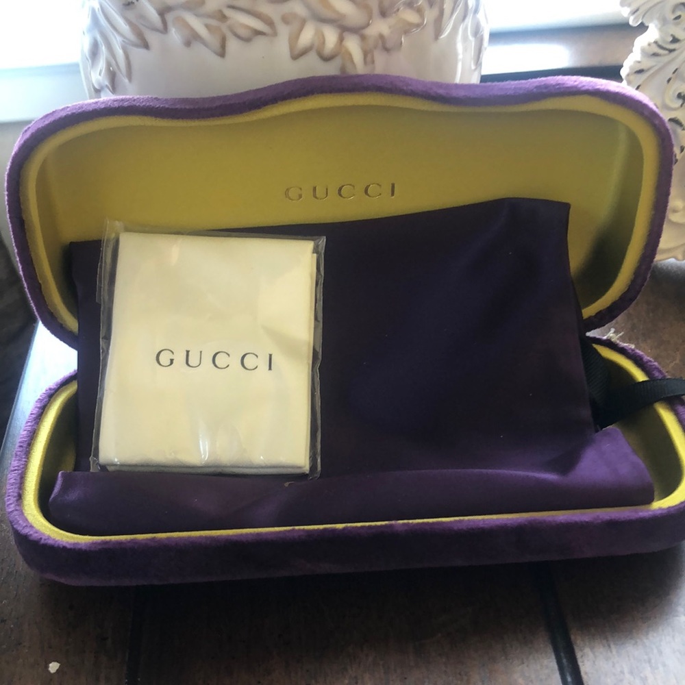Stunning Brand New Purple Gucci Case